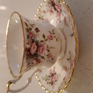 Set of 6 Royal Albert floral teacup and saucer